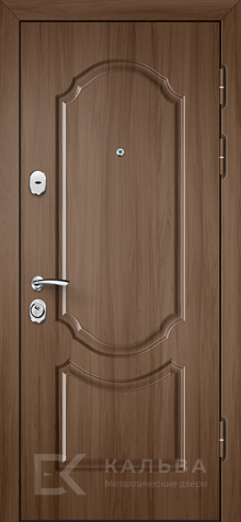 Фото «Входная дверь для квартиры белая диагональ сетка внутри орех снаружи №300»